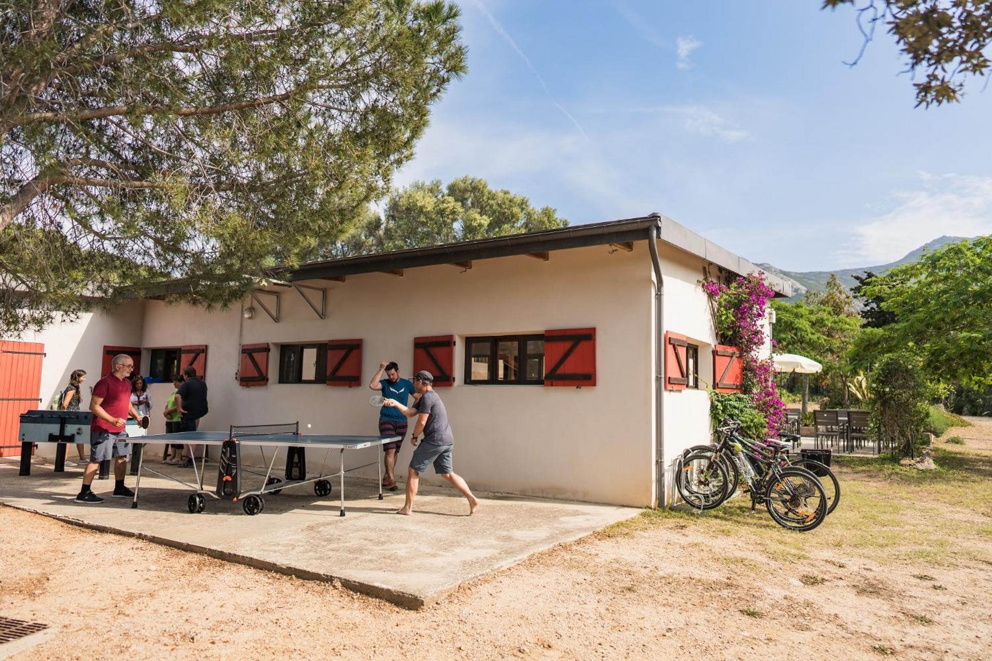 Feriendorf La Mora Calvi  Luaran gambar